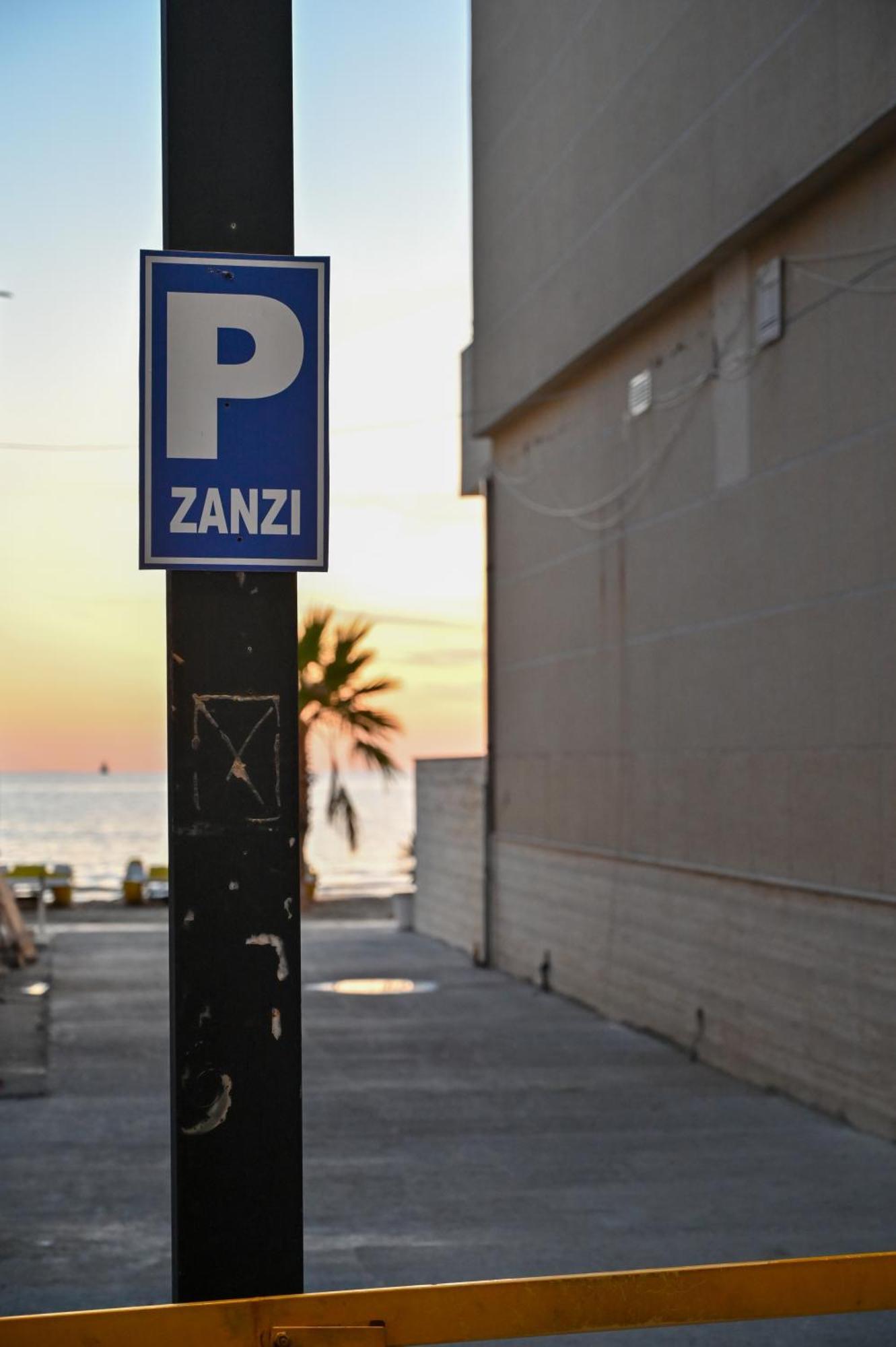 Hotel Zanzi Durrës Exterior foto