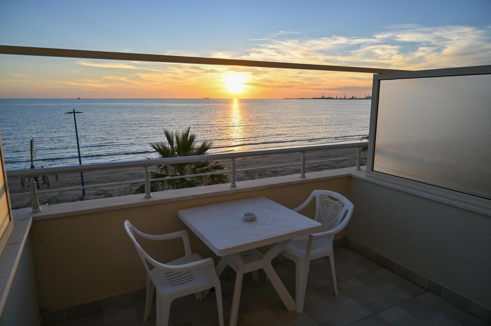 Hotel Zanzi Durrës Exterior foto