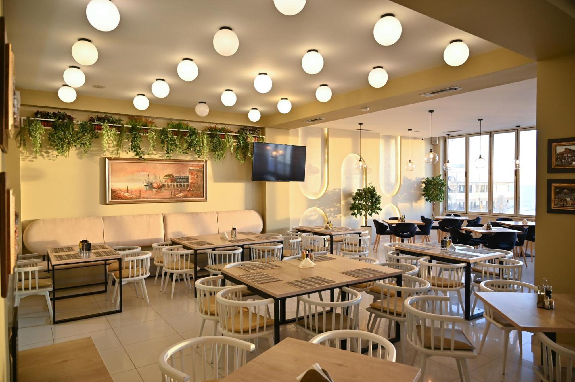 Hotel Zanzi Durrës Exterior foto