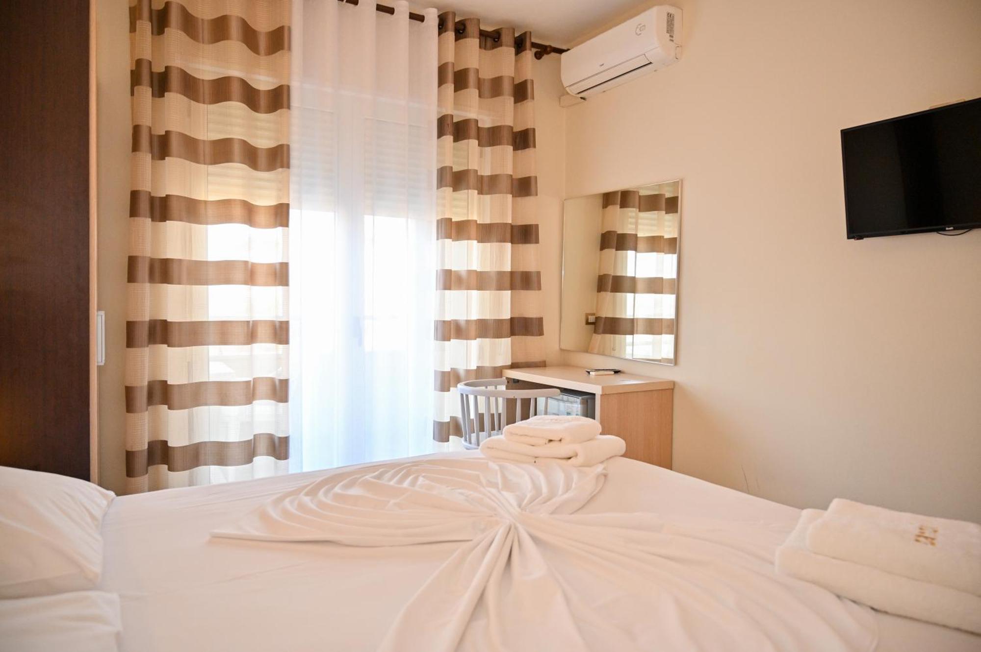 Hotel Zanzi Durrës Exterior foto