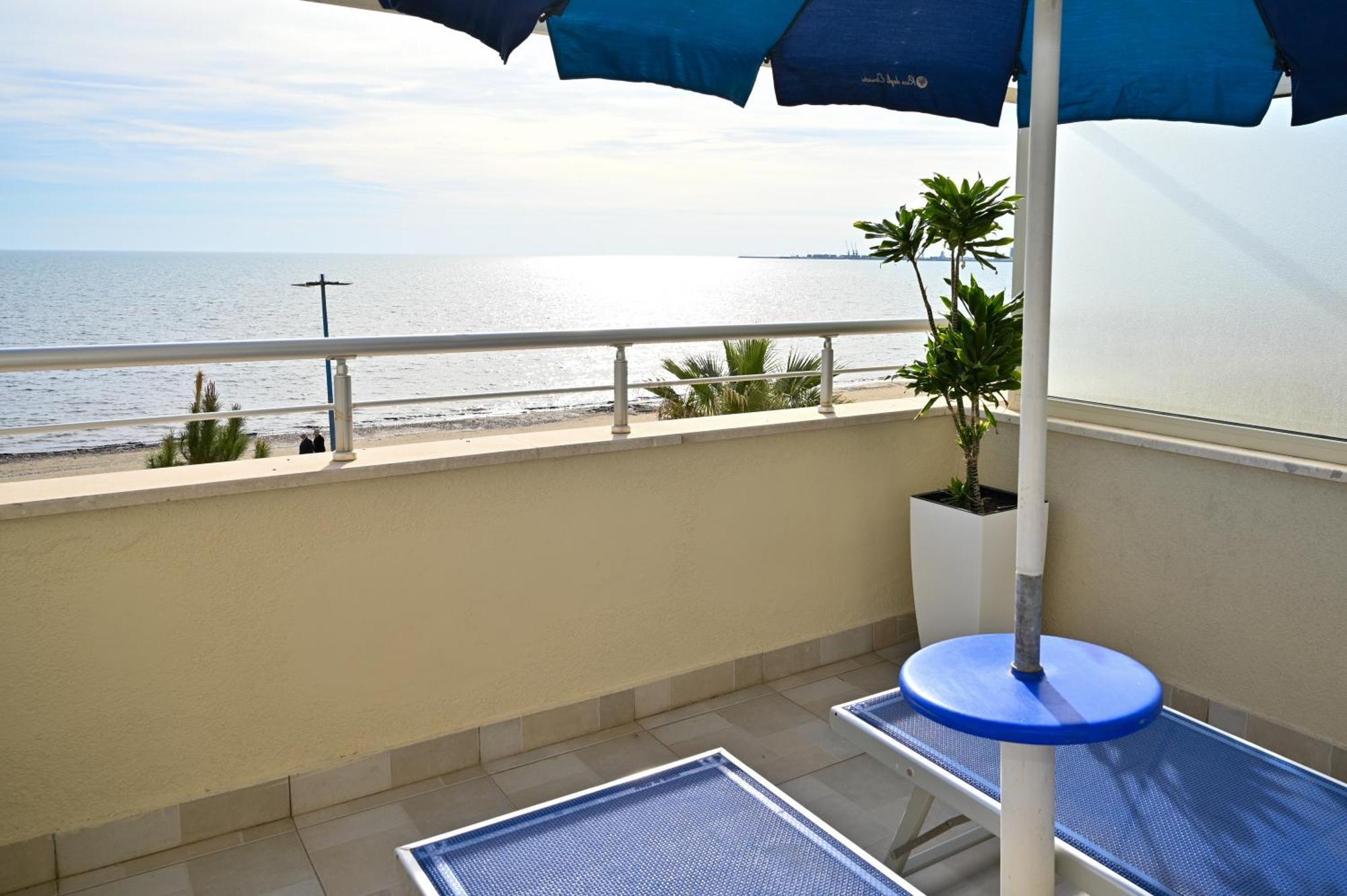 Hotel Zanzi Durrës Exterior foto